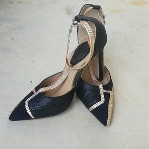 Gold and black heels shiny heels size 6